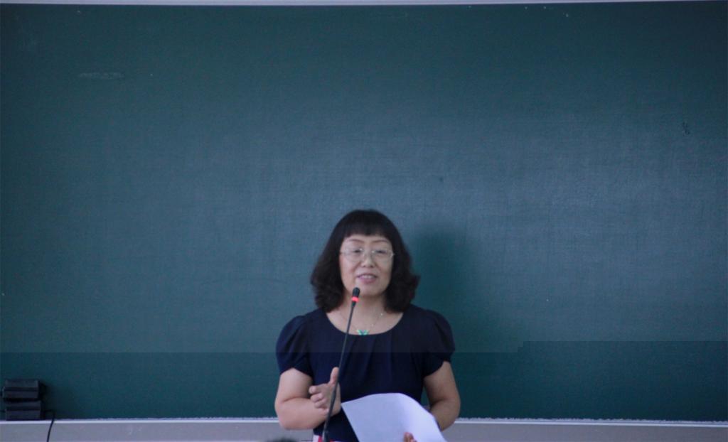 教師代表張效珍發言