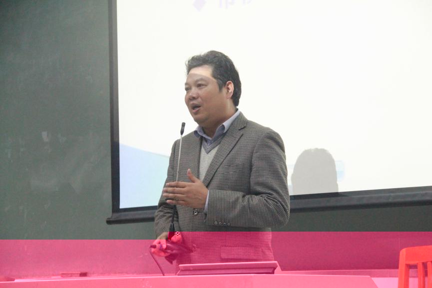 太阳成集团tyc234cc教學副院長陳金詩講話